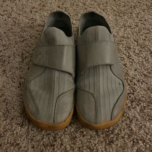 Kids Vivobarefoot size US 1.5.  EUC